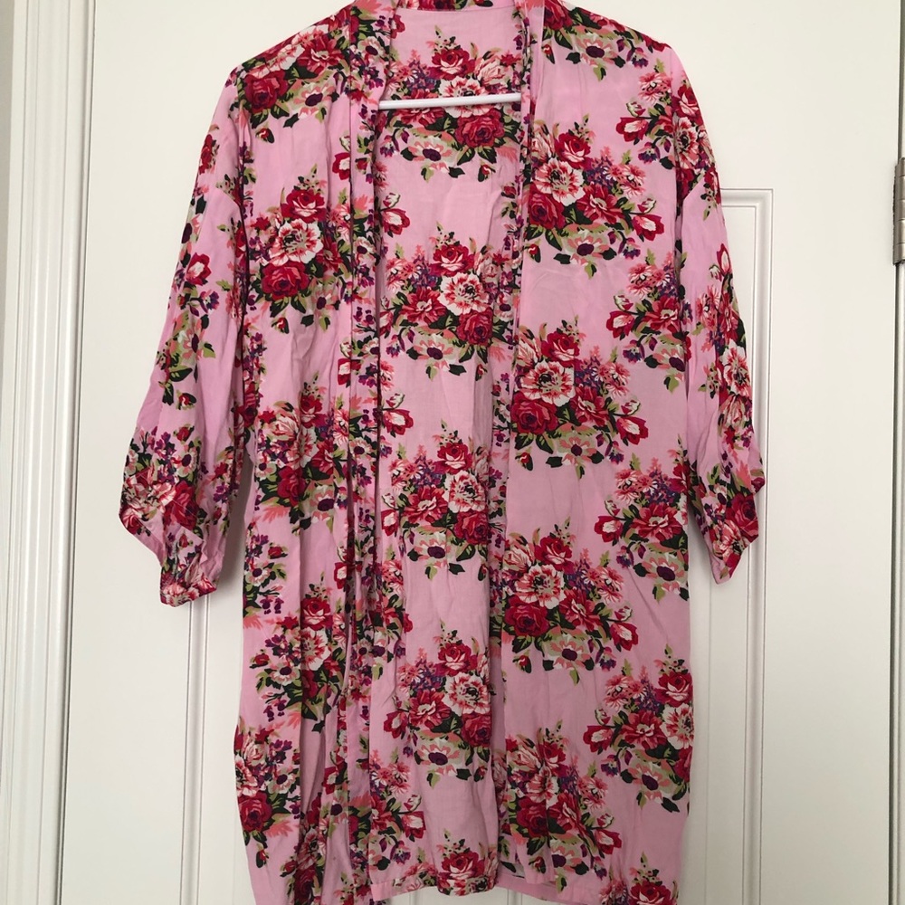 Women’s floral pink kimono size Large